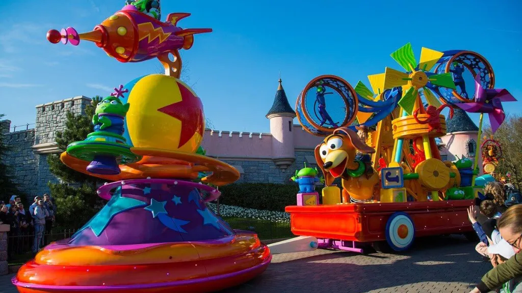 Платформа №2 - История Игрушек Диснейленд Париж парад Disney Stars on Parade Платформа №2 - История Игрушек