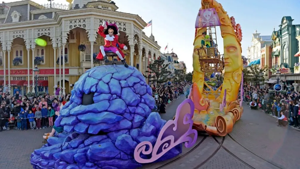 Платформа №4 - Питер Пэн Диснейленд Париж парад Disney Stars on Parade Платформа №4 - Питер Пэн