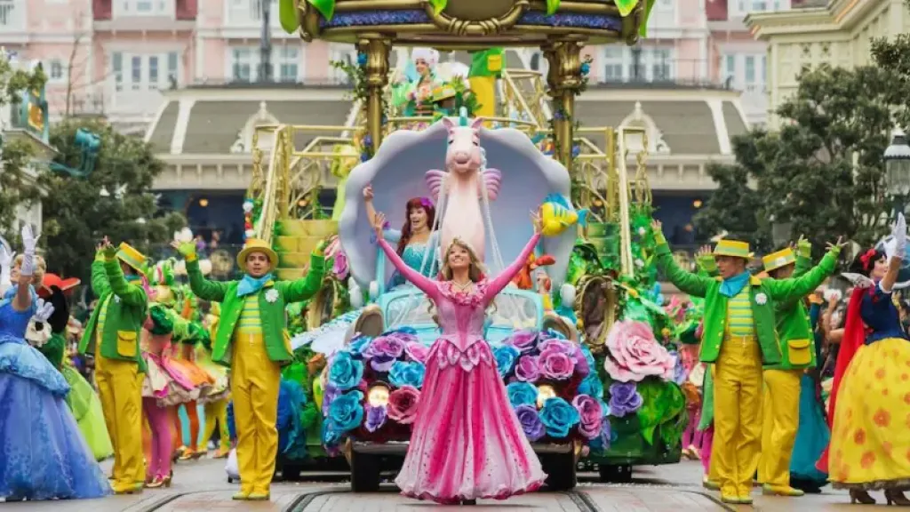 Платформа №7 - Диснеевские принцессы Диснейленд Париж парад Disney Stars on Parade Платформа №7 - Диснеевские принцессы