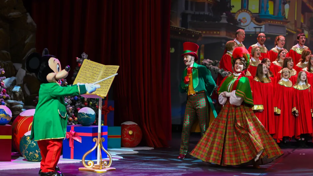 Микки в роли дирижера Диснейленд Париж шоу lets sing Christmas Микки в роли дирижера