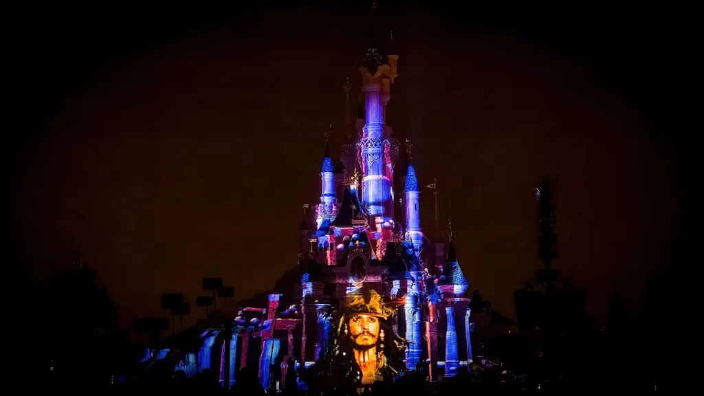 Легендарный пират Семи Морей Джек Воробей Диснейленд Париж шоу Disney Illuminations 5-й сюжет - Пираты Карибского Моря