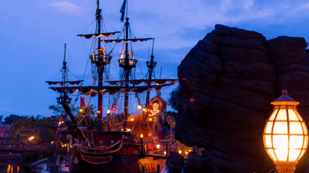 VIP гид на Острове приключений Диснейленд Париж Аттракцион Adventure Isle VIP гид на Острове приключений