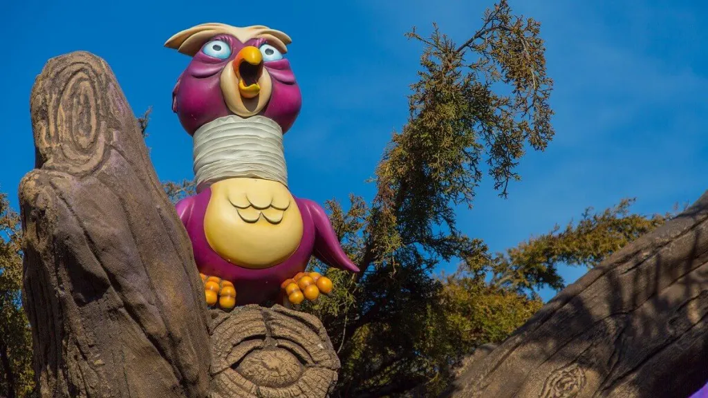 Сова с подсказками Диснейленд Париж Аттракцион Alice’s Curious Labyrinth Сова с подсказками