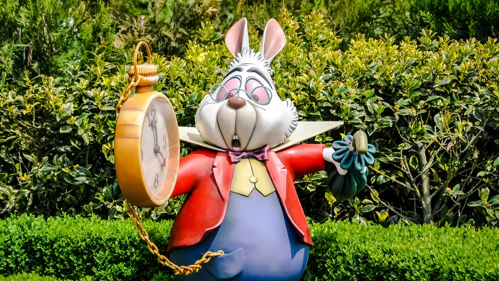 Следуйте за Белым кроликом Диснейленд Париж Аттракцион Alice’s Curious Labyrinth Следуйте за Белым кроликом