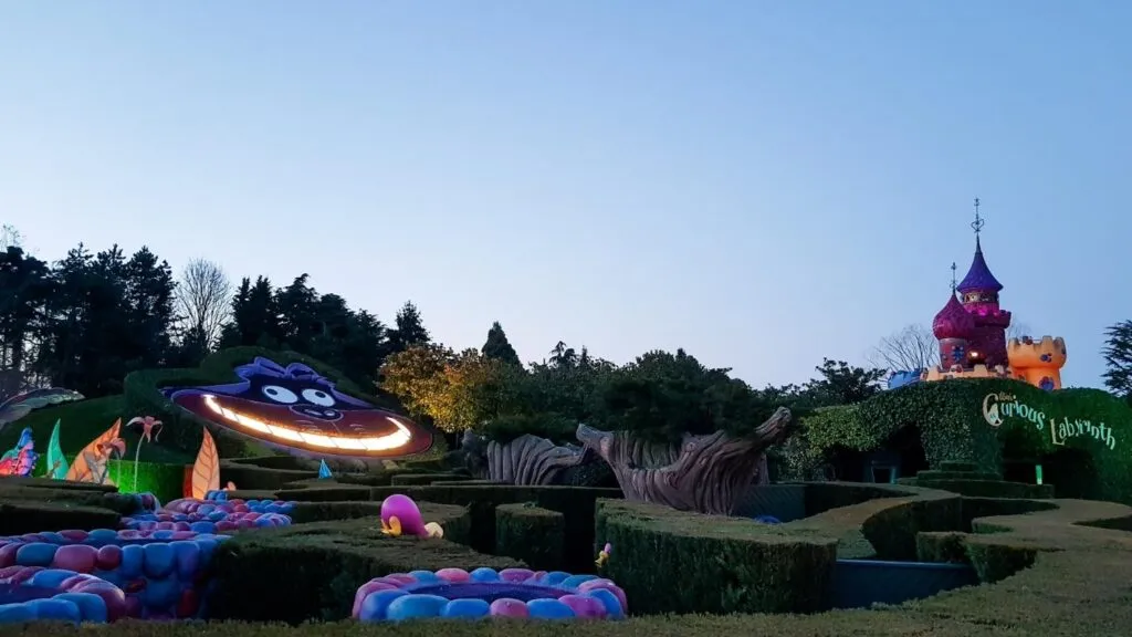 Вечерний лабиринт Алисы Диснейленд Париж Аттракцион Alice’s Curious Labyrinth Вечерний лабиринт Алисы