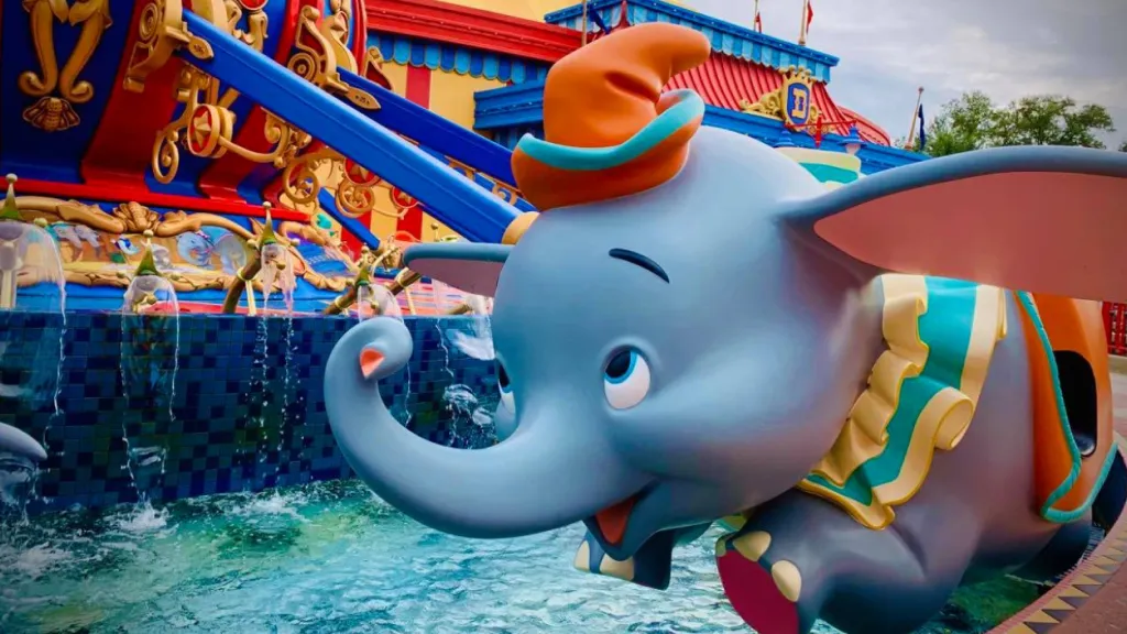 Летающий слоник Дамбо Диснейленд Париж Аттракцион Dumbo - The Flying Elephant Летающий слоник Дамбо