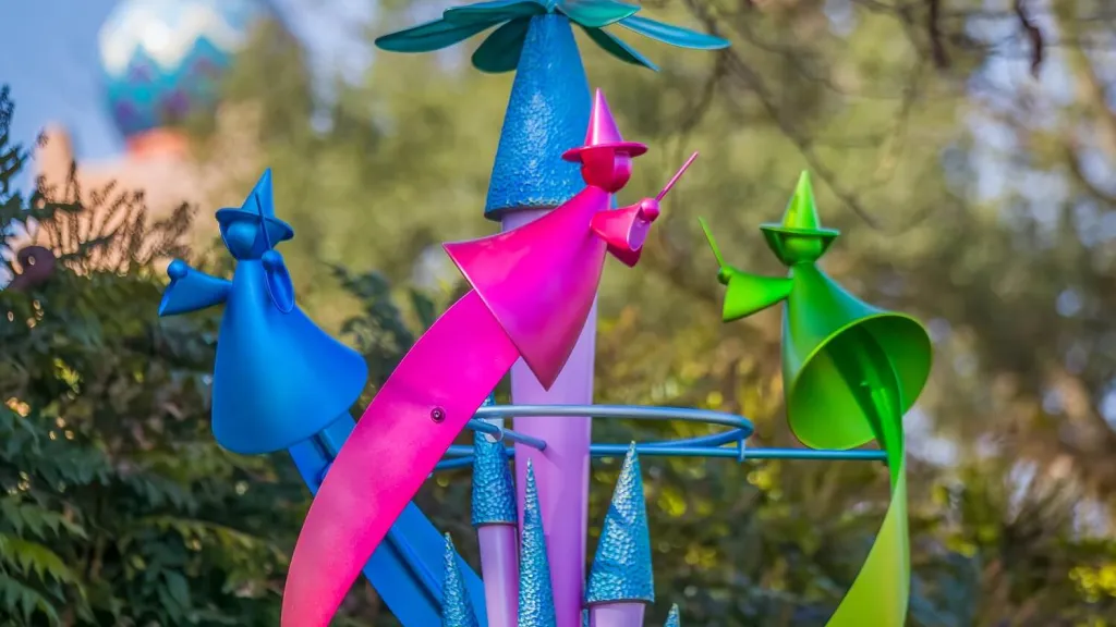 Три добрые феи из Спящая Красавица Диснейленд Париж Аттракцион Gardens of Wonder Три добрые феи из Спящая Красавица