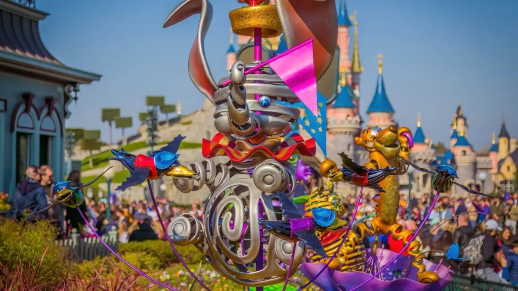 Слоненок Dumbo (Дамбо) Диснейленд Париж Аттракцион Gardens of Wonder Слоненок Dumbo (Дамбо)