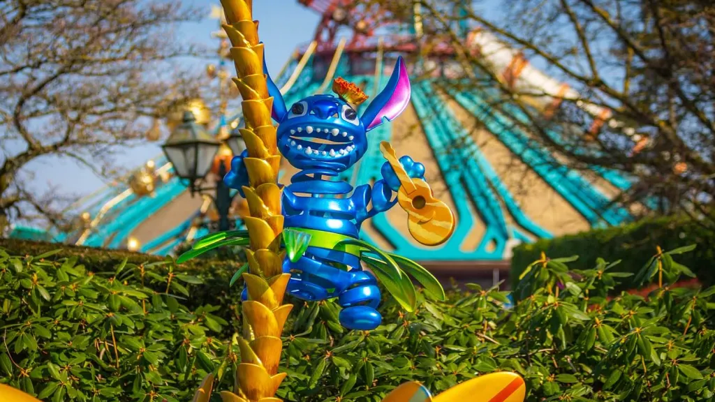 Stitch (Стич) из мультфильма Лило и Стич Диснейленд Париж Аттракцион Gardens of Wonder Stitch (Стич) из мультфильма Лило и Стич