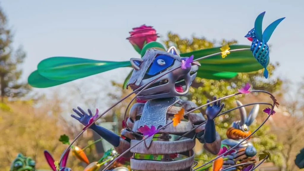 Енот Meeko (Мико) из Покахонтас Диснейленд Париж Аттракцион Gardens of Wonder Енот Meeko (Мико) из Покахонтас