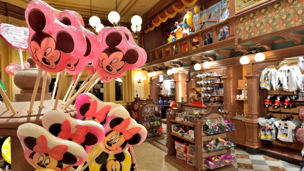 Plaza West Boutique в Disneyland Park Диснейленд Париж цены Plaza West Boutique в Disneyland Park