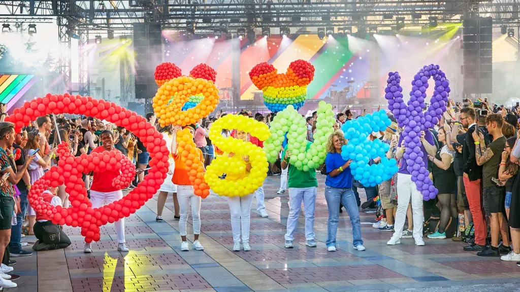 Парад гордости Disney Диснейленд Париж прайд Парад гордости Disney