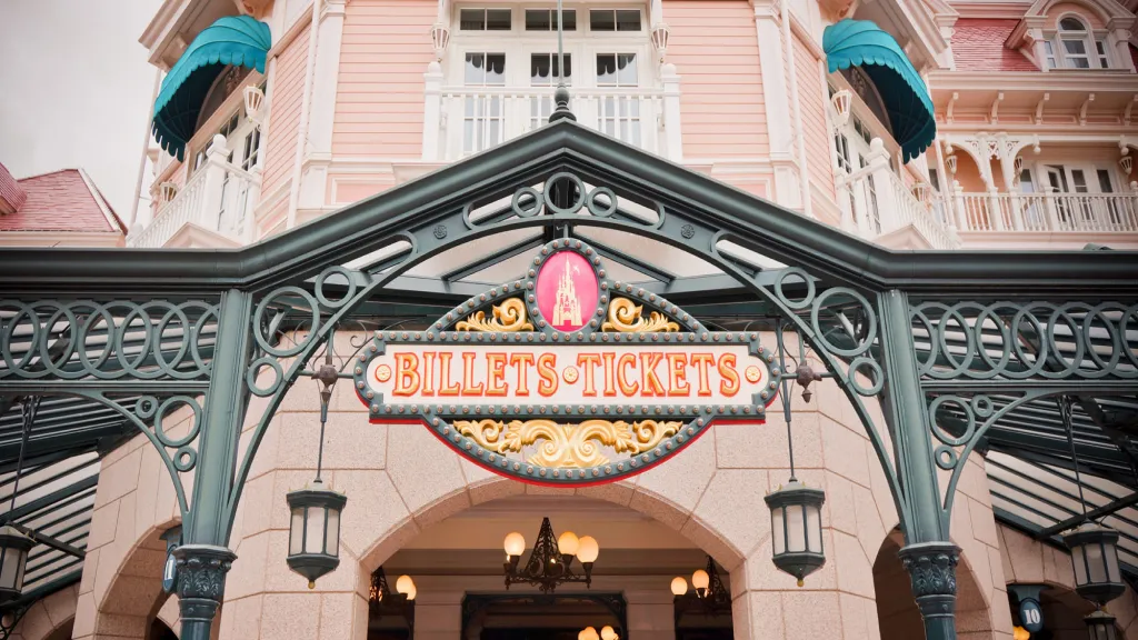 Касса при входе в Парк Disneyland® Park Диснейленд Париж цена билета Касса при входе в Парк Disneyland® Park
