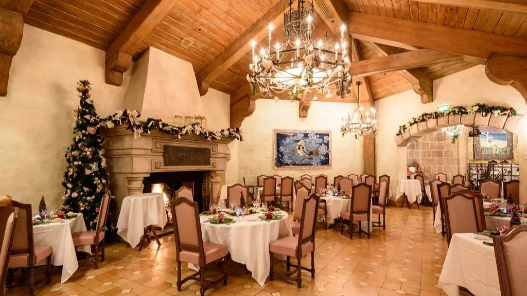 Внутри ресторана Auberge de Cendrillon Диснейленд Париж Внутри ресторана Auberge de Cendrillon