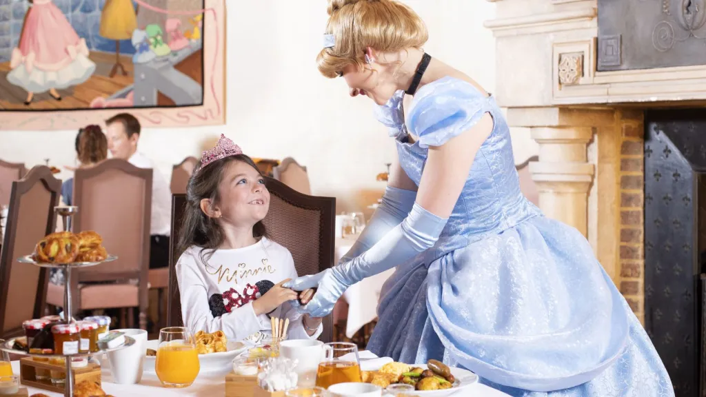 VIP бронирование в Auberge de Cendrillon Диснейленд Париж VIP бронирование в Auberge de Cendrillon