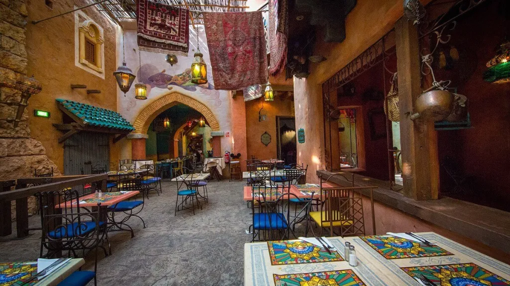 Восточный интерьер в Agrabah Café Диснейленд Париж Восточный интерьер в Agrabah Café
