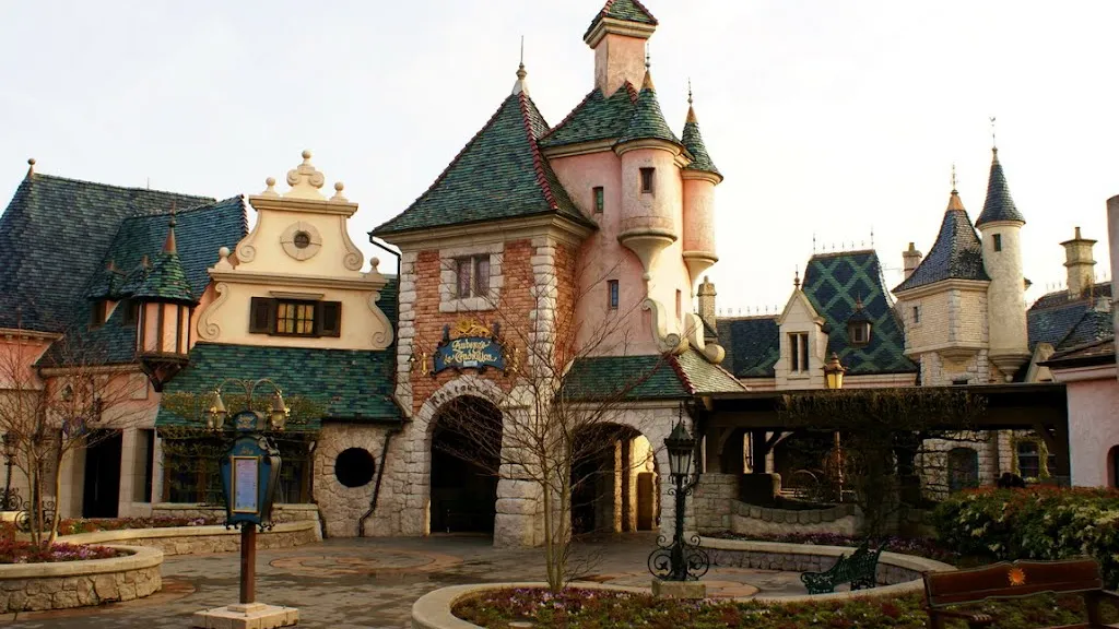 Фасад ресторана Auberge de Cendrillon Диснейленд Париж Фасад ресторана Auberge de Cendrillon