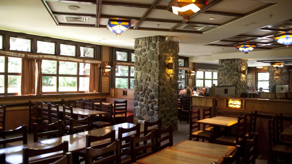 Диснейленд Париж Интерьер в ресторане Hunter’s Grill