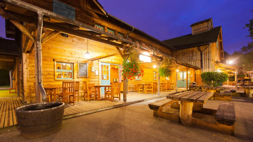 Вход в ресторан Crockett’s Tavern Диснейленд Париж Вход в ресторан Crockett’s Tavern
