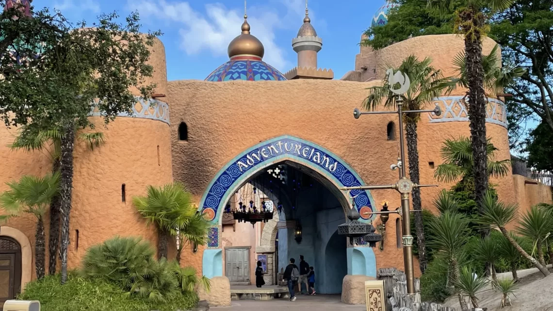 Диснейленд Париж Adventureland • Страна приключений в Диснейленд Париж • Описание Страны приключений (Adventureland) в парижском Диснейленде.