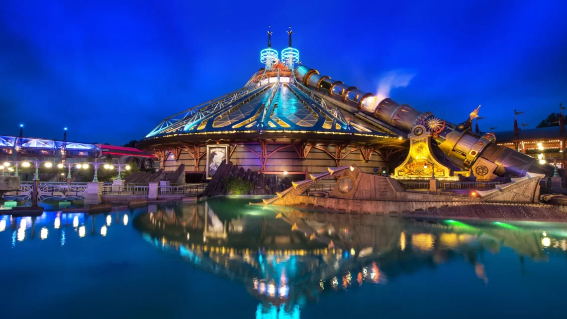 Диснейленд Париж Discoveryland • Страна открытий в Диснейленд Париж • Описание Страны открытий (Discoveryland) в парижском Диснейленде.