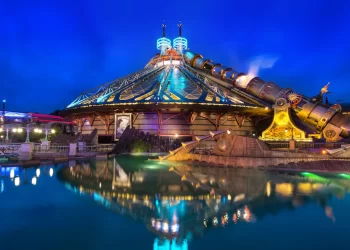 Диснейленд Париж Discoveryland • Страна открытий в Диснейленд Париж • Описание Страны открытий (Discoveryland) в парижском Диснейленде.