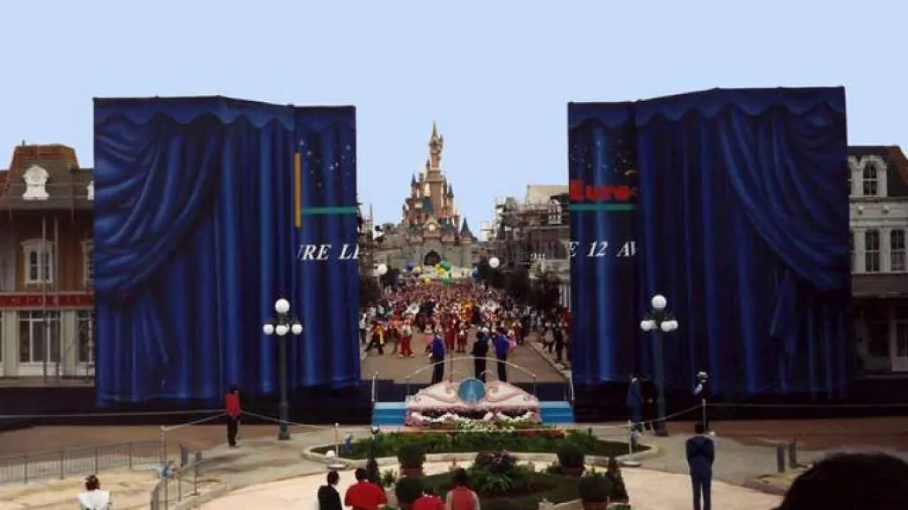 Открытие парка Disneyland® Park, 1992 год Диснейленд Париж Открытие парка Disneyland® Park, 1992 год