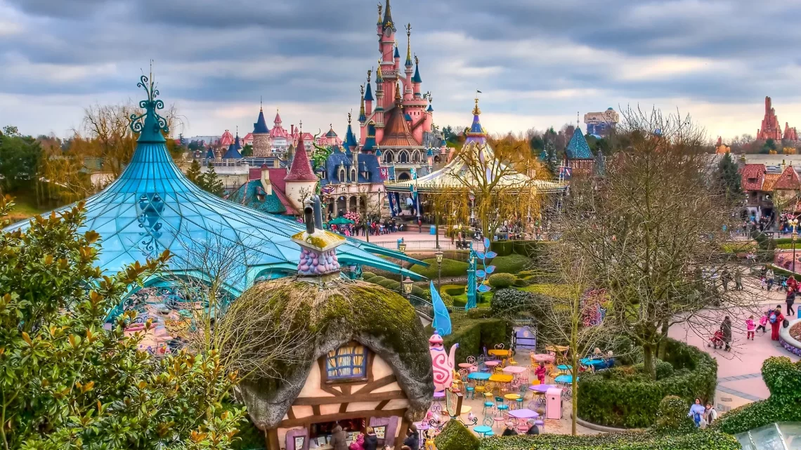 Диснейленд Париж Fantasyland • Страна фантазий в Диснейленд Париж • Описание Страны фантазий (Fantasyland) в парижском Диснейленде.