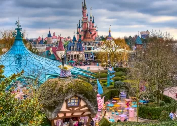 Диснейленд Париж Fantasyland • Страна фантазий в Диснейленд Париж • Описание Страны фантазий (Fantasyland) в парижском Диснейленде.