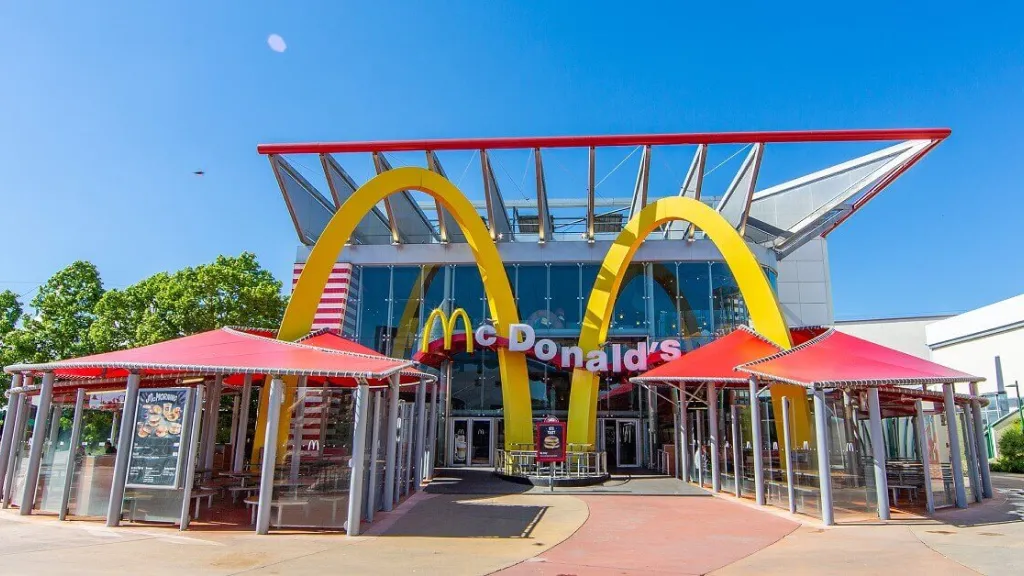 Вход кафе-ресторан McDonald’s Диснейленд Париж Вход кафе-ресторан McDonald’s