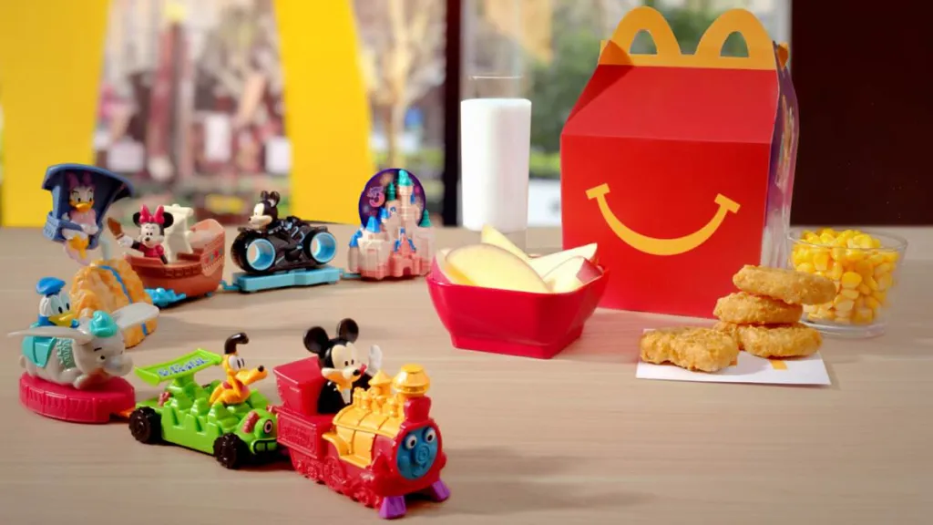 Хэппи Мил в кафе-ресторан McDonald’s Диснейленд Париж Хэппи Мил в кафе-ресторан McDonald’s