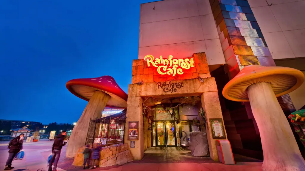Вход в ресторан Rainforest Café Диснейленд Париж Вход в ресторан Rainforest Café