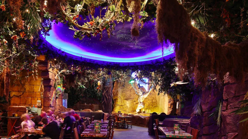 Интерьер ресторана Rainforest Café Диснейленд Париж Интерьер ресторана Rainforest Café