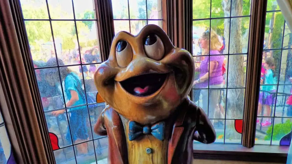 Мистер Тоад в Toad Hall Restaurant Диснейленд Париж Мистер Тоад в Toad Hall Restaurant