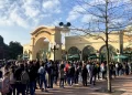 VIP сопровождение в Диснейленд Париж без очереди • VIP проход на аттракционы Диснейленд Париж • Аттракционы Диснейленд Париж без очередей.