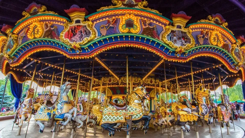 Волшебная карусель Ланселота disneyland-paris-attraction-Le-Carrouse- de-Lancelot-001