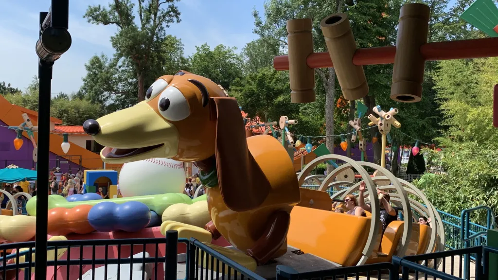 VIP гид на Slinky Dog Zigzag Spin Диснейленд Париж VIP гид на Slinky Dog Zigzag Spin