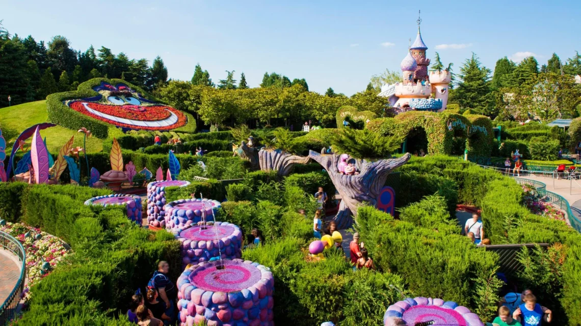 Диснейленд Париж аттракцион Alice's Curious Labyrinth