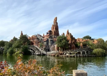 Диснейленд Париж аттракцион Big Thunder Mountain