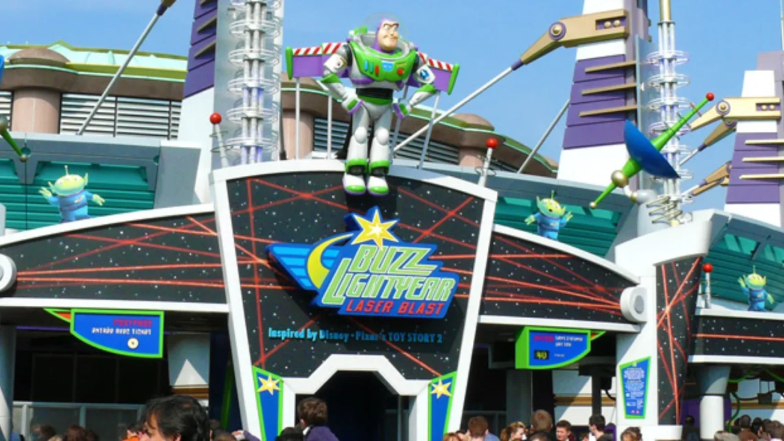 Диснейленд Париж аттракцион Buzz Lightyear Laser Blast