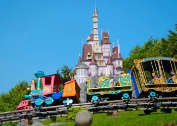 Диснейленд Париж аттракцион Casey Jr. – Le Petit Train Du Cirque