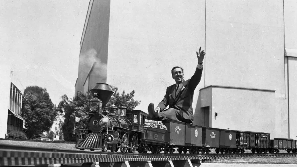 Тихоокеанская Карлвудская железная дорога Диснейленд Париж Disneyland Railroad Тихоокеанская Карлвудская железная дорога