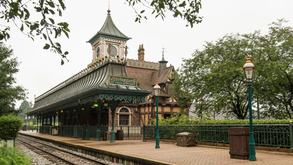 Станция Fantasyland Диснейленд Париж Disneyland Railroad Станция Fantasyland