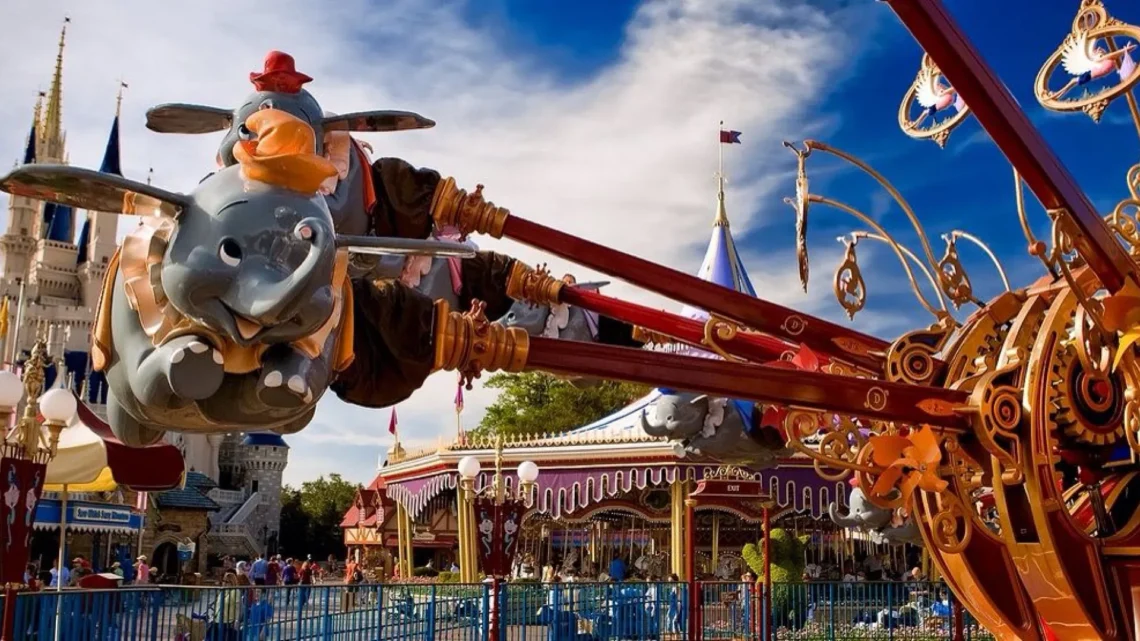 Диснейленд Париж аттракцион Dumbo The Flying Elephant