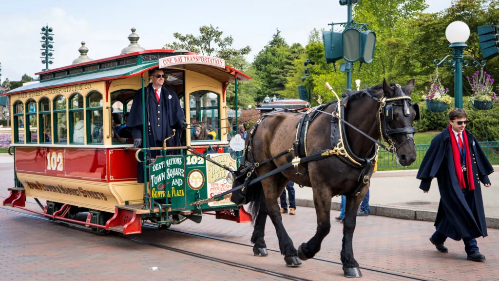 VIP гид на Horse-Drawn Streetcars Диснейленд Париж Horse-Drawn Streetcars VIP гид на Horse-Drawn Streetcars