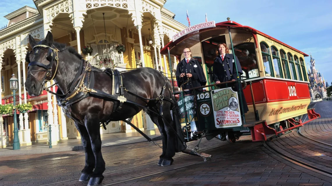 Диснейленд Париж аттракцион Horse-Drawn Streetcars