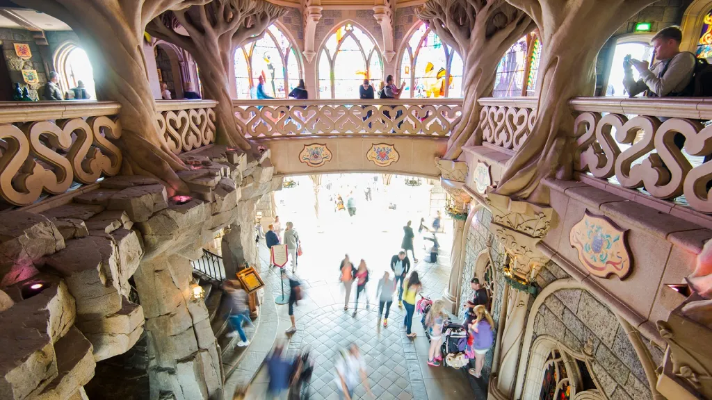 Диснейленд Париж La Galerie de la Belle au Bois Dormant Вход в галерею Спящей Красавицы