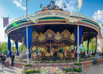 Диснейленд Париж аттракцион Le Carrousel de Lancelot