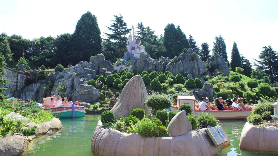 Диснейленд Париж аттракцион Le Pays des Contes de Fées