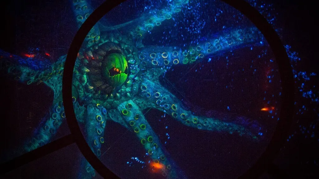 Нападение осьминога Диснейленд Париж Аттракцион Les Mystères du Nautilus Нападение осьминога